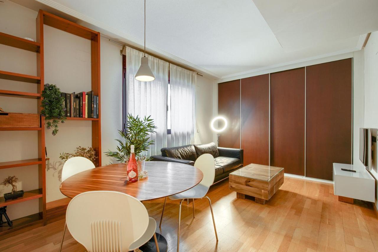 Apartamento En Chamberi Con Piscina - Lovely Apartment In The City Center With Swimming Pool Madrid Bagian luar foto