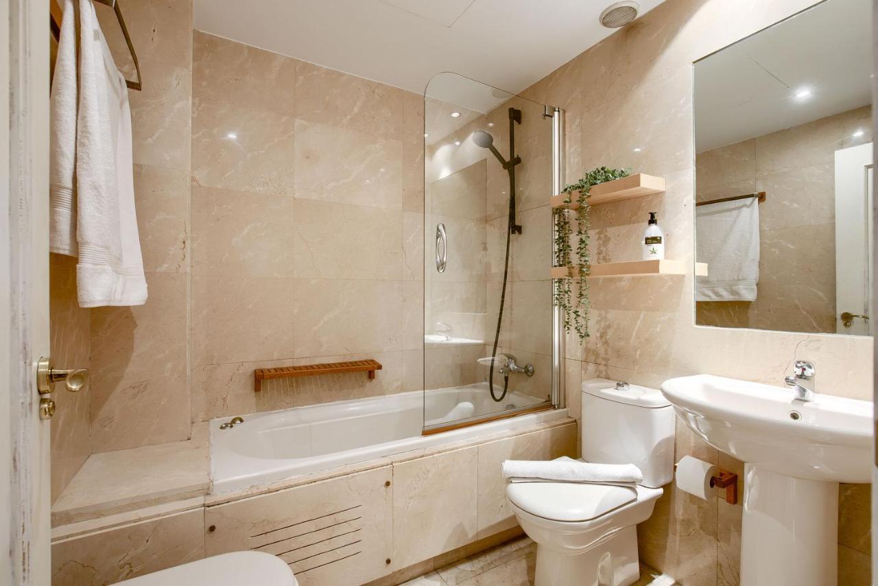 Apartamento En Chamberi Con Piscina - Lovely Apartment In The City Center With Swimming Pool Madrid Bagian luar foto