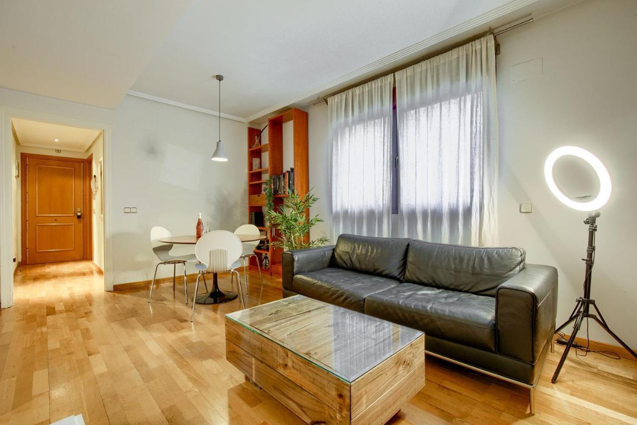 Apartamento En Chamberi Con Piscina - Lovely Apartment In The City Center With Swimming Pool Madrid Bagian luar foto