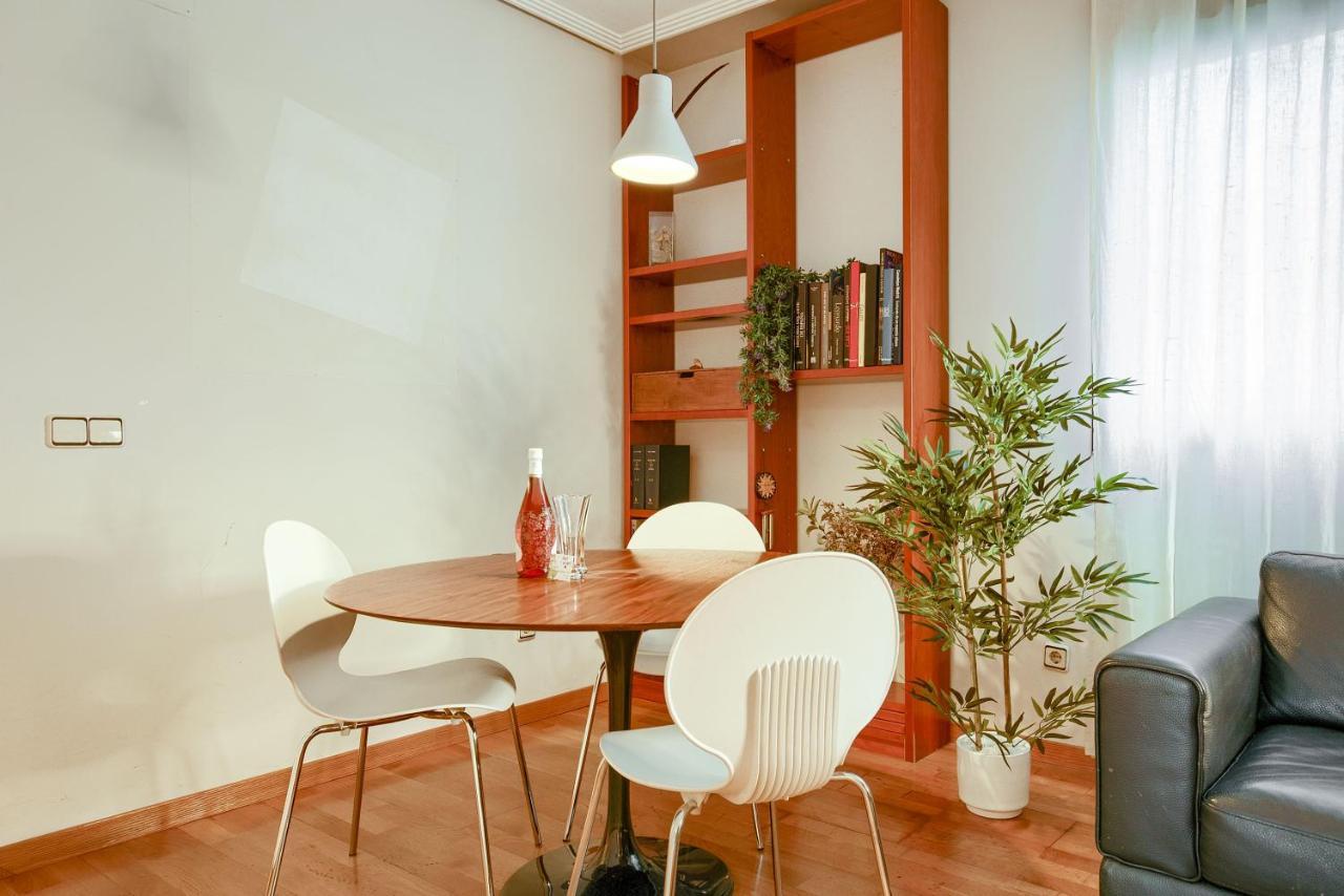 Apartamento En Chamberi Con Piscina - Lovely Apartment In The City Center With Swimming Pool Madrid Bagian luar foto