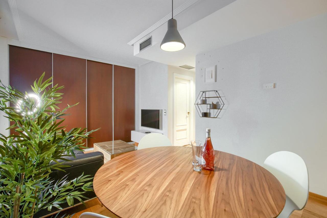 Apartamento En Chamberi Con Piscina - Lovely Apartment In The City Center With Swimming Pool Madrid Bagian luar foto